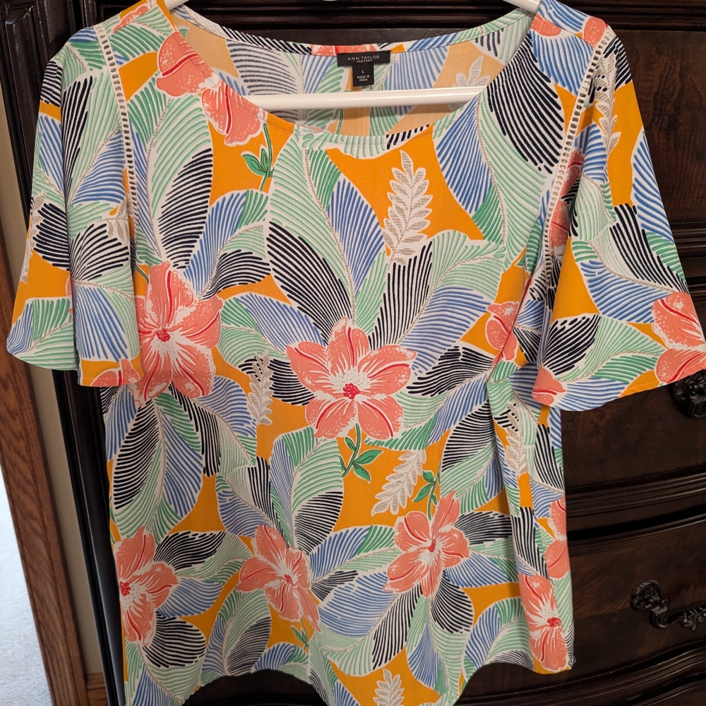 Ann Taylor Multicolor Floral Short Sleeve Tee